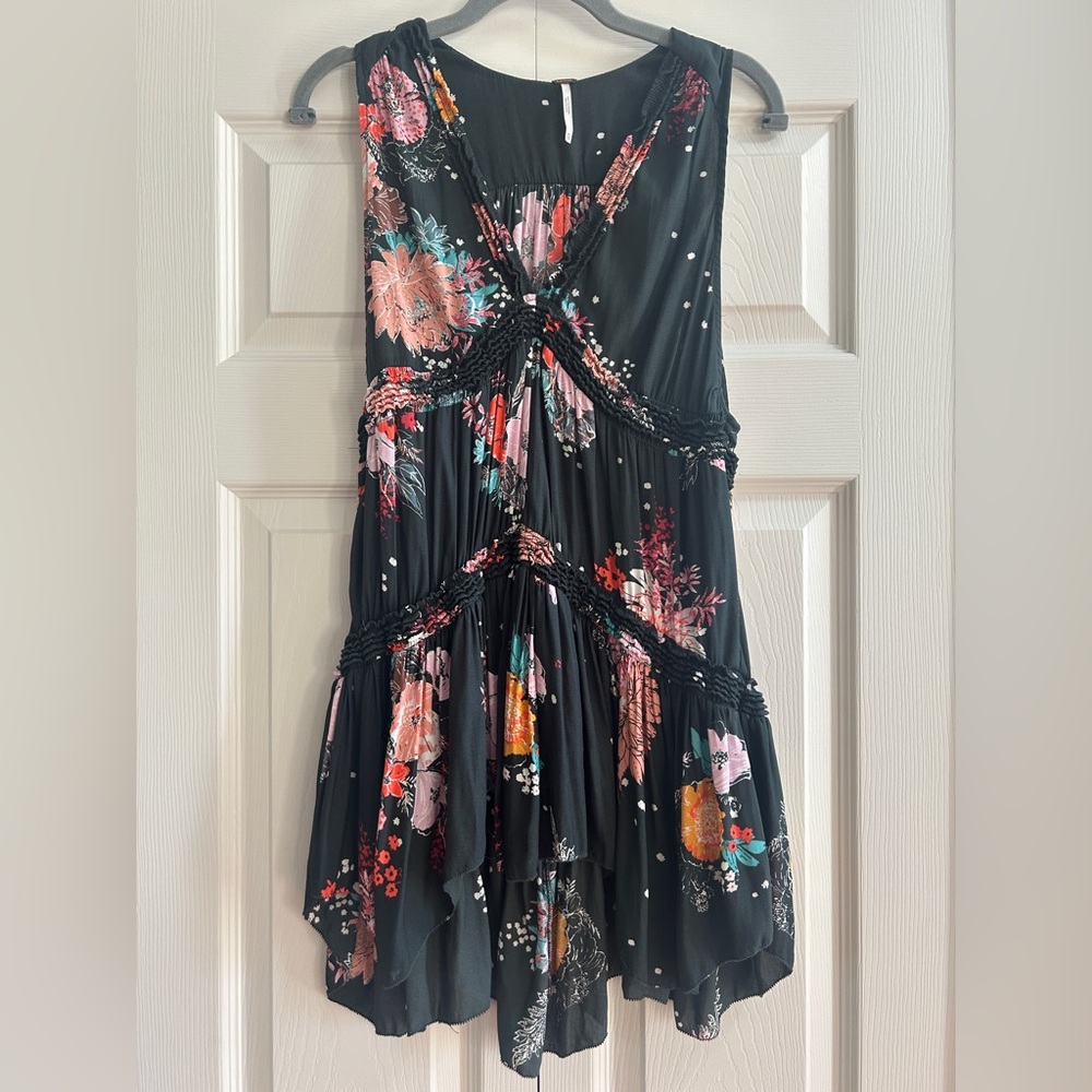 Free People Tunic Top Woman’s Size XS Gray Floral Tiered Dress Sleeveless Boho